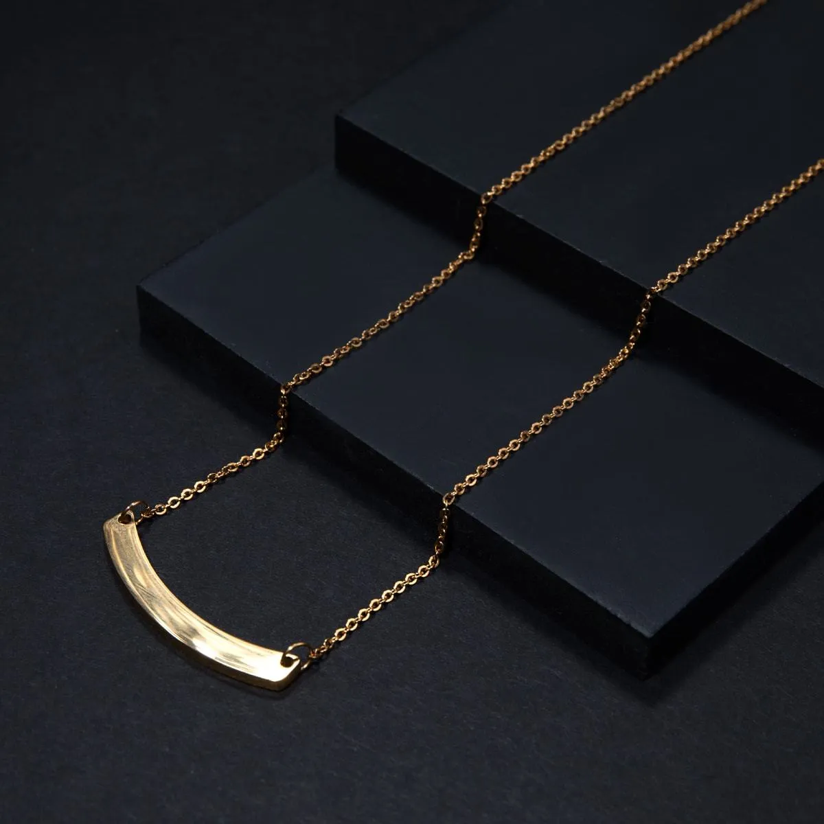 Curved Minimalist Bar | 18k Gold | Necklace