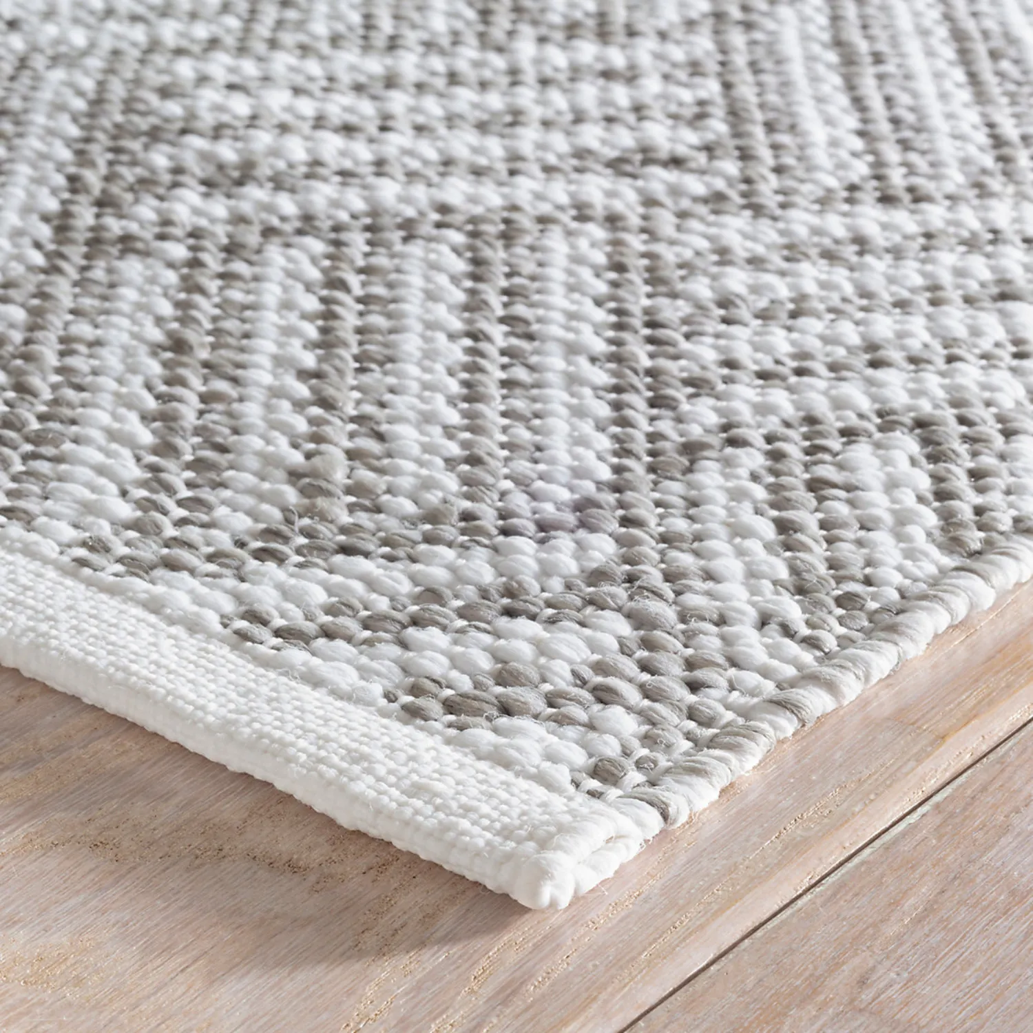 Dash & Albert Crisscross Handwoven Platinum Indoor Outdoor Rug